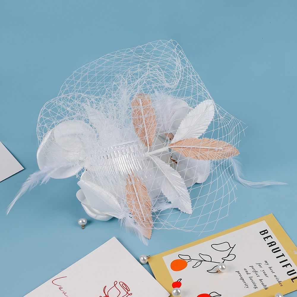 Véu de noiva curto e elegante CYG atacado com decoração delicada de rosa e pente de cabelo de plástico