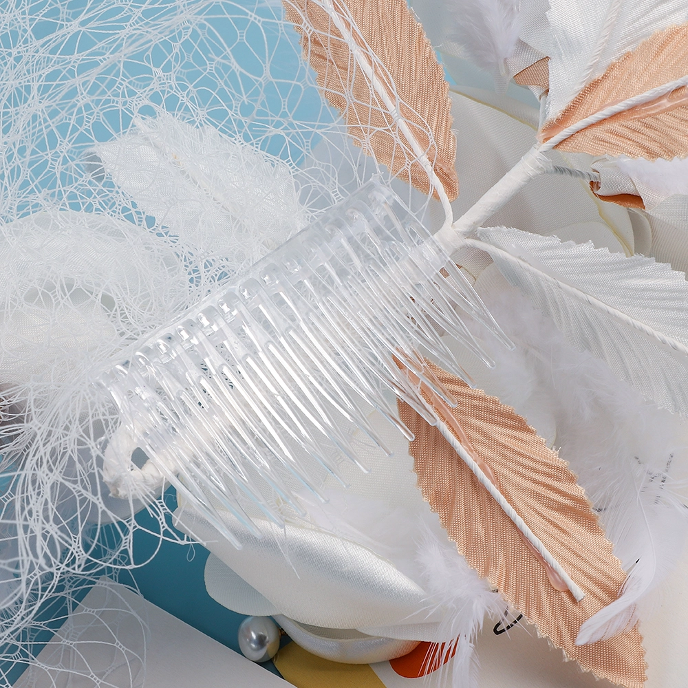 Véu de noiva curto e elegante CYG atacado com decoração delicada de rosa e pente de cabelo de plástico