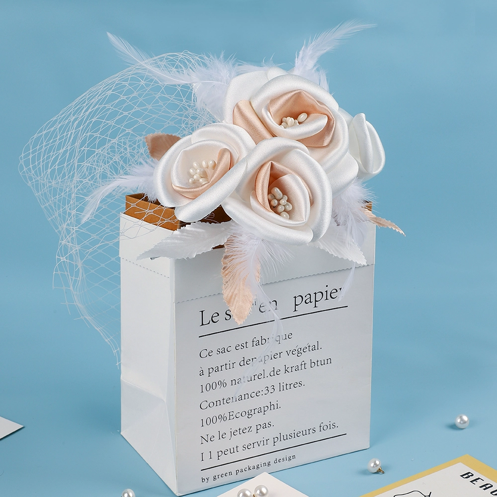 Véu de noiva curto e elegante CYG atacado com decoração delicada de rosa e pente de cabelo de plástico