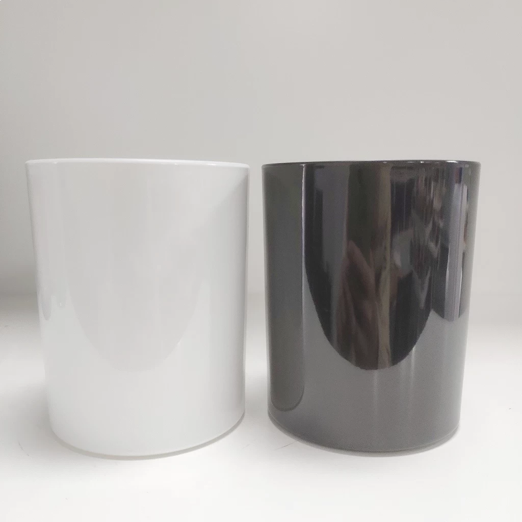 glass candle vessels in glossy black and glossy white
