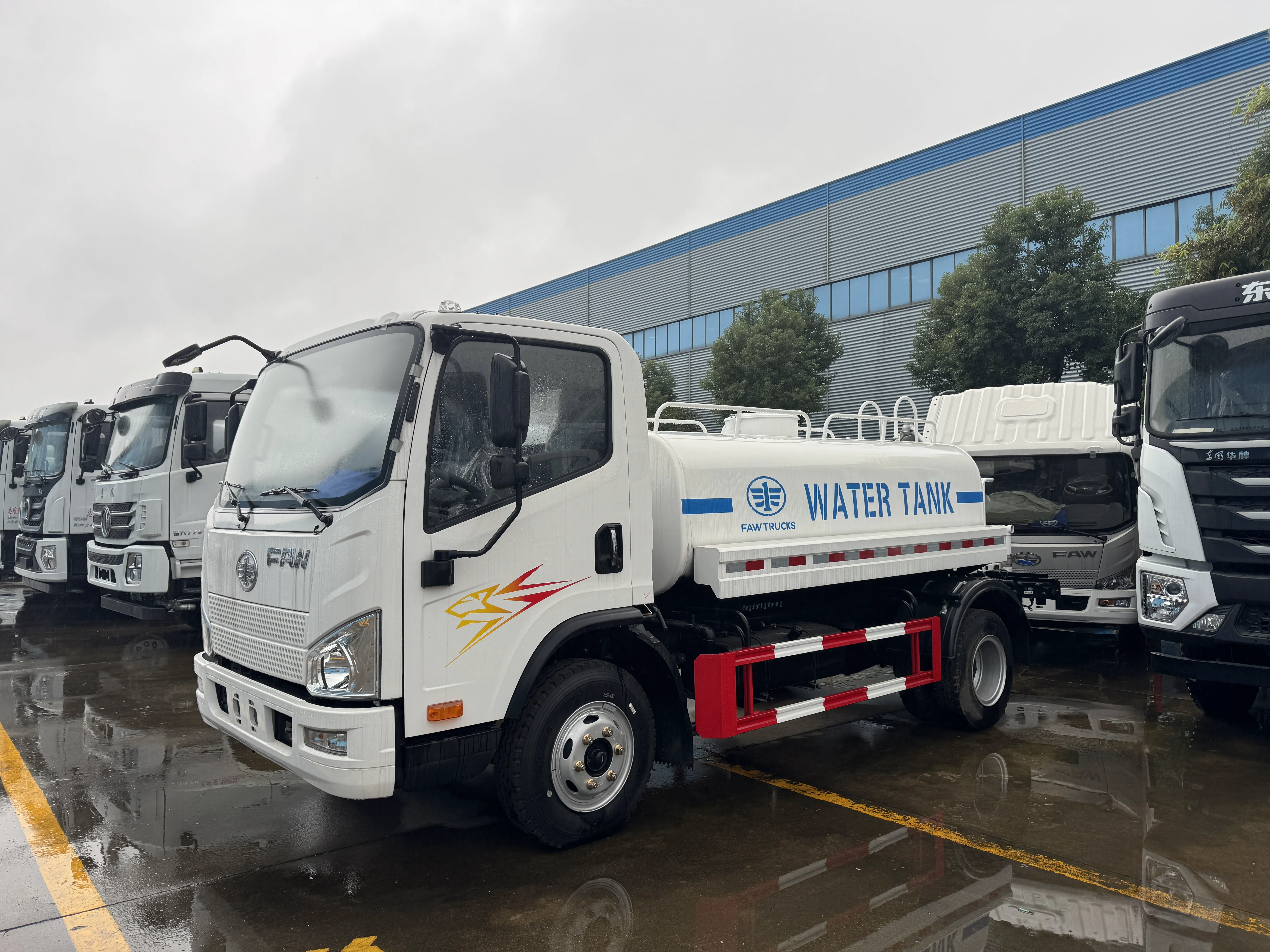 La crise mondiale de l'eau stimule la demande : les camions-citernes d'eau de Chengli mènent la croissance du marché