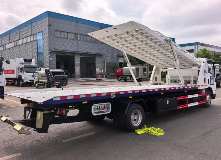 Custom OEM Wrecker Truck from China