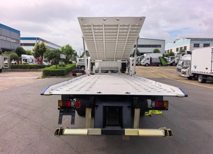 Heavy duty wrecker tow truck from China manufacturer
