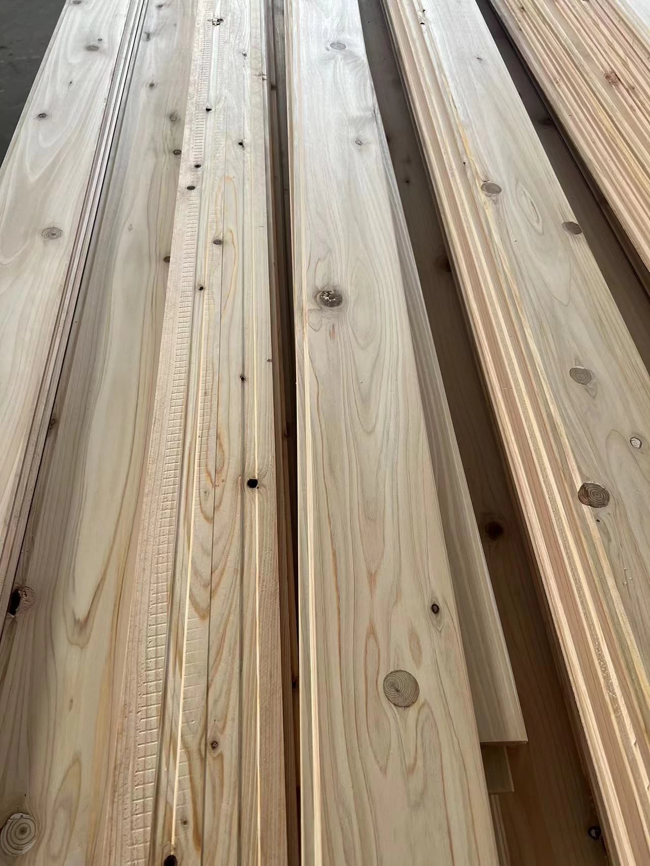 Mga panel ng dingding na gawa sa cypress