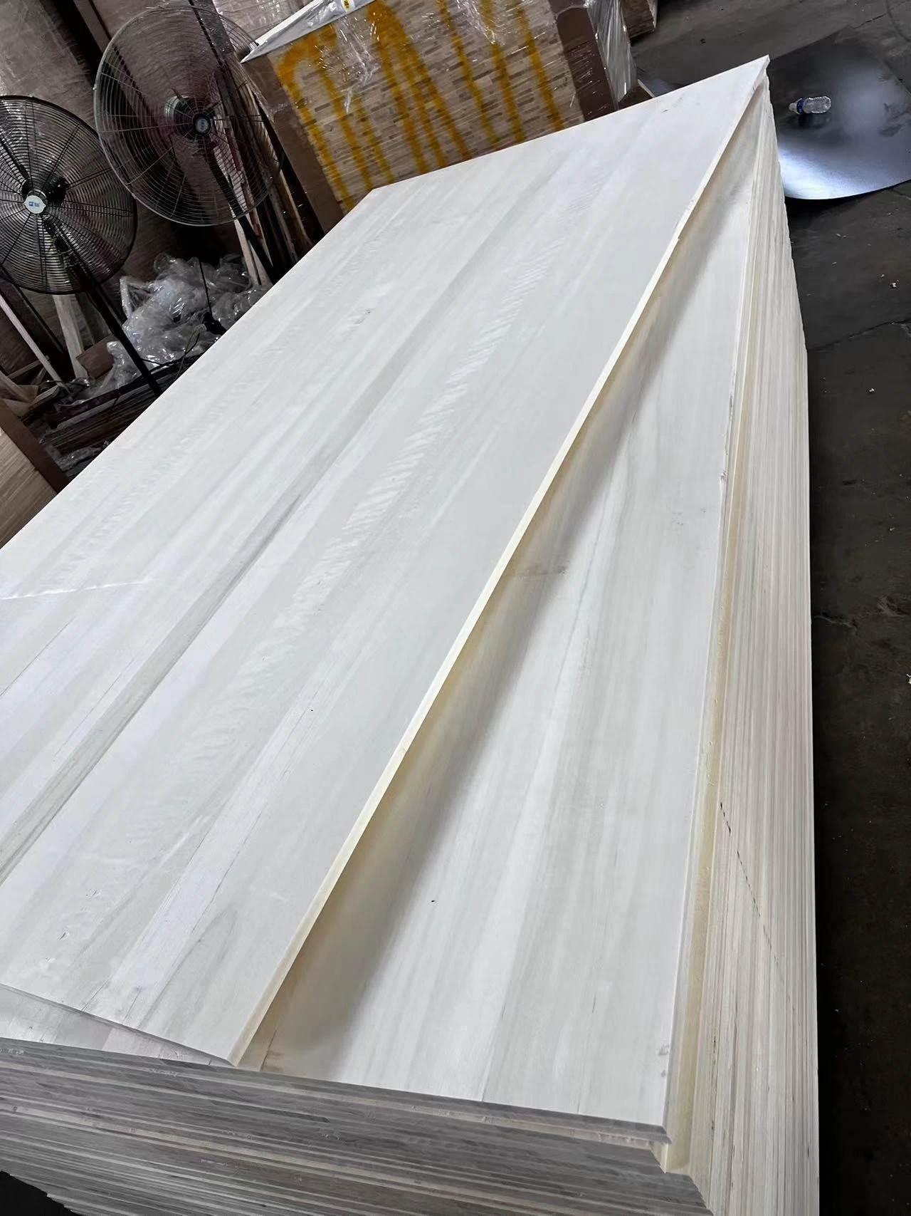 Aesthetic and practical advantages of bleached poplar wood board