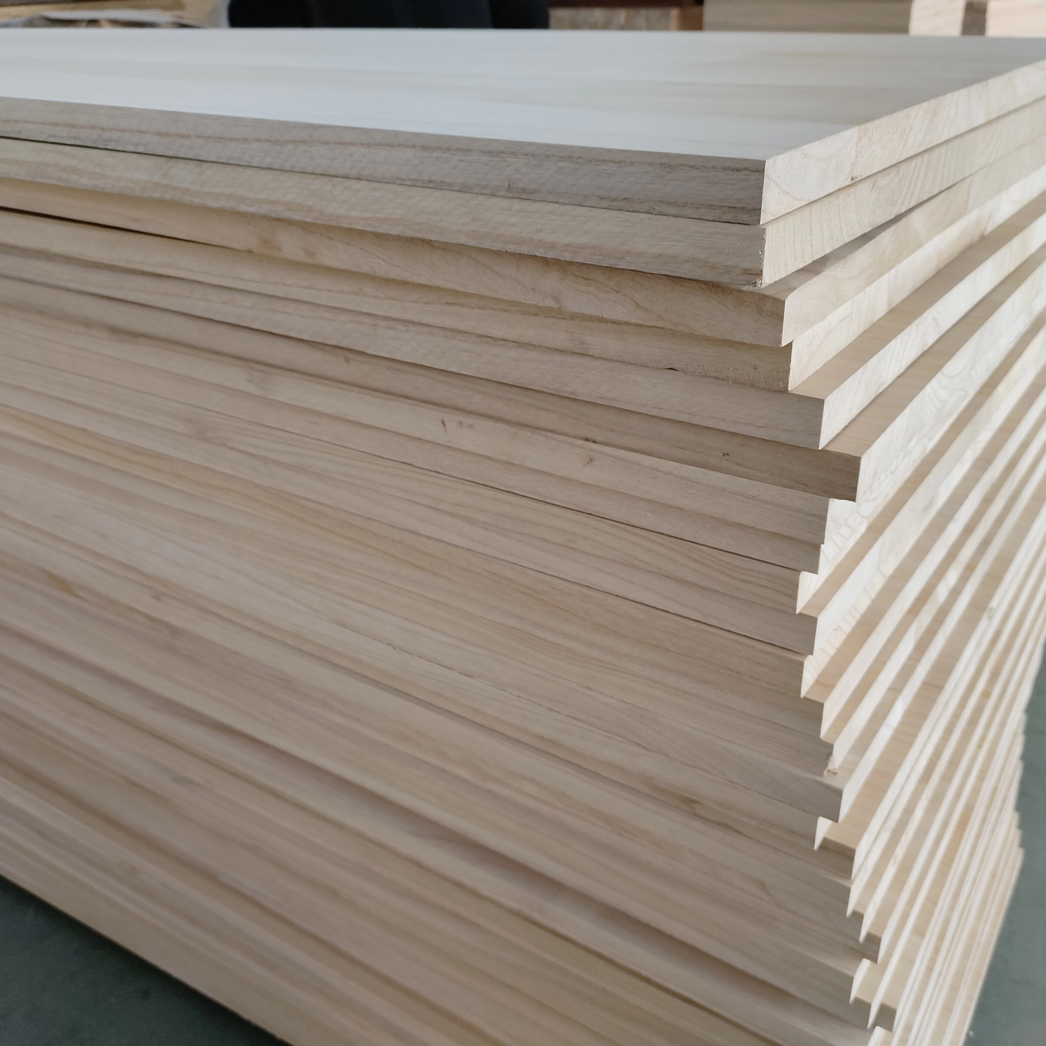 Le bois de Paulownia est à la pointe des nouvelles tendances sur le marché du meuble haut de gamme