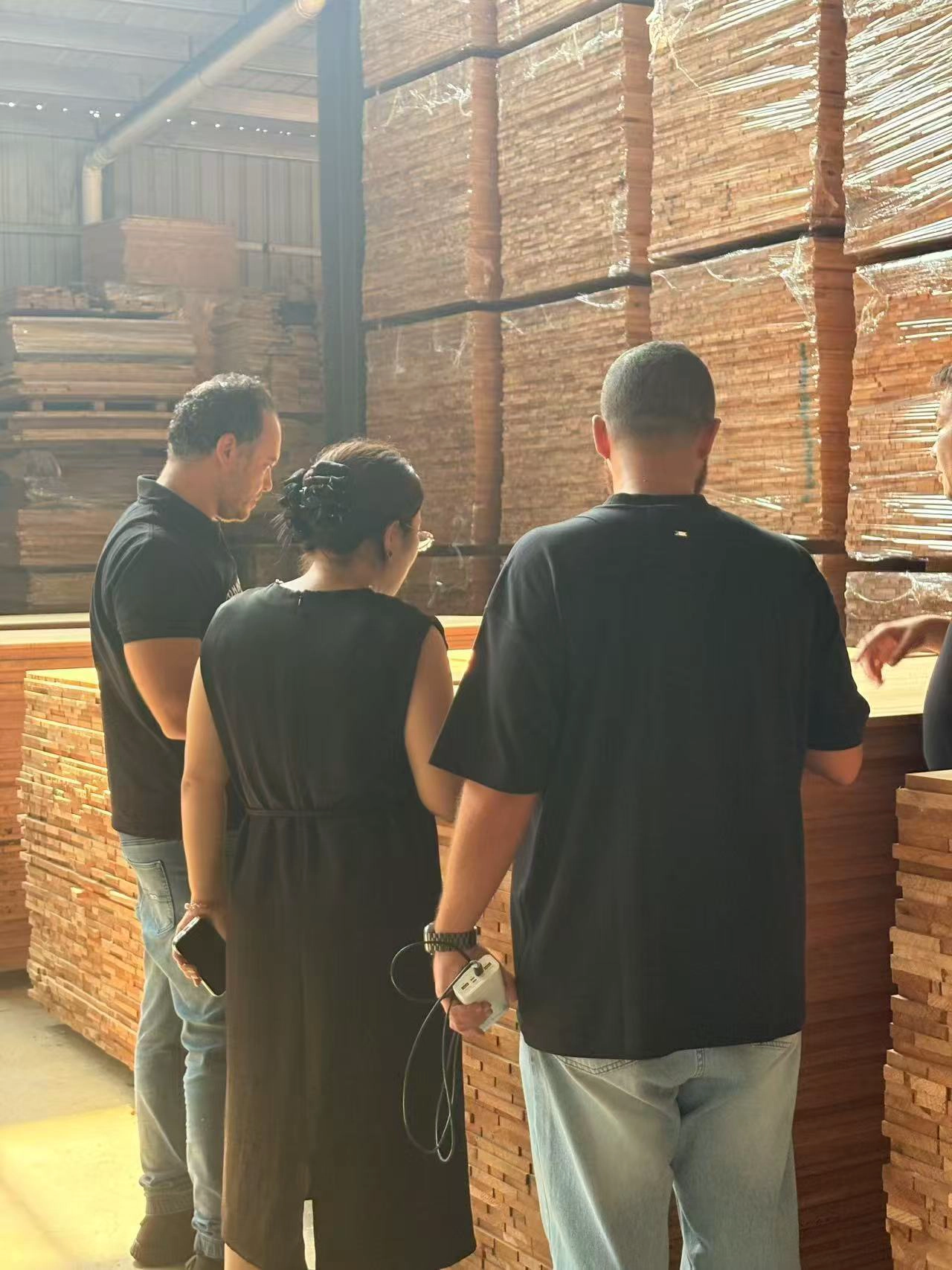 Warm‑hearted Overseas Clients Visit Our Wood‑Processing Factory For On‑Site Inspection