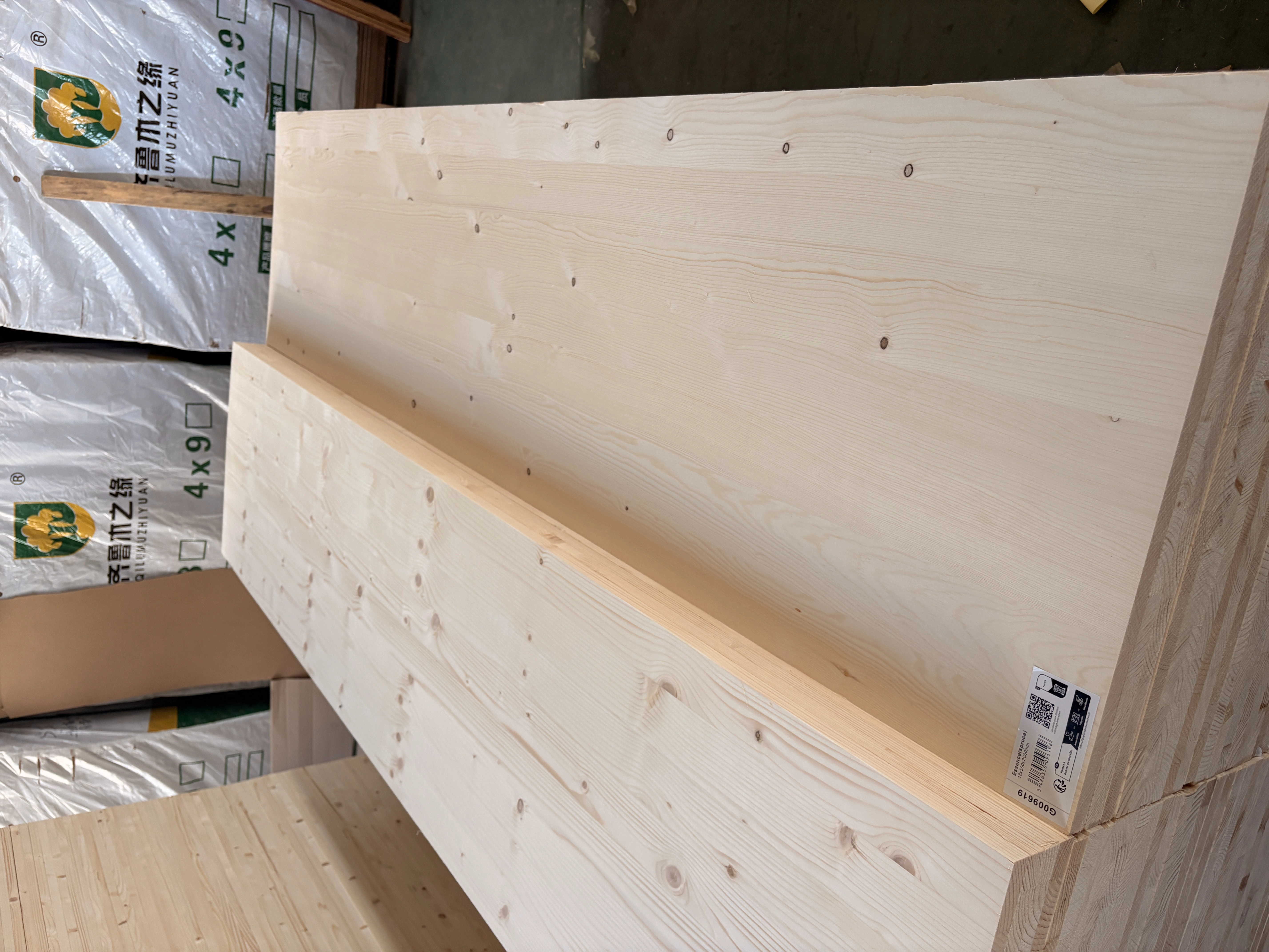 Premium Spruce Timber: Natural Grain, Distinctive Knot Beauty & Wide Application for Construction & Furniture