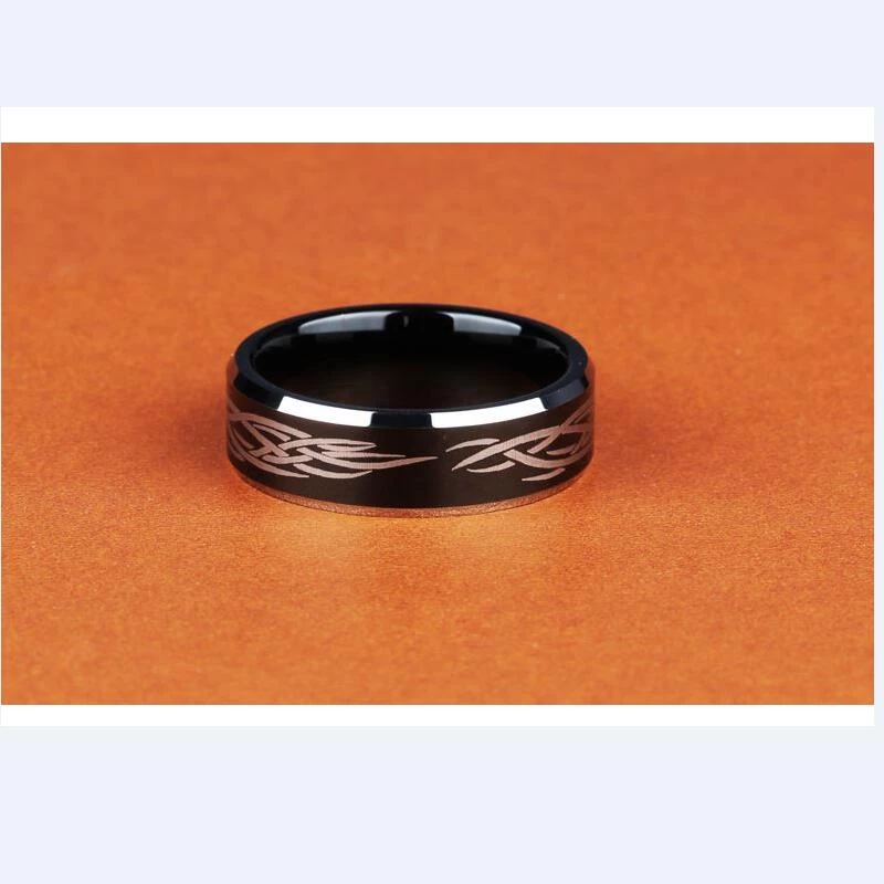 Vente en gros de 8mm Domé Matte fini Deux tonalité de tungstène Bague en carbure de tungstène en or et bleu de carbure de tungstène bleu