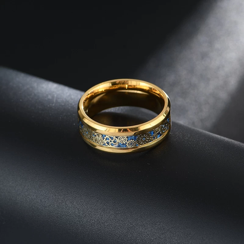 Moda e popolare 8mm piatto da uomo ad alta lucidato oro in metallo duro anello in metallo duro in raso in fibra di carbonio e ingranaggi in oro Inlay Inlay China fabbrica