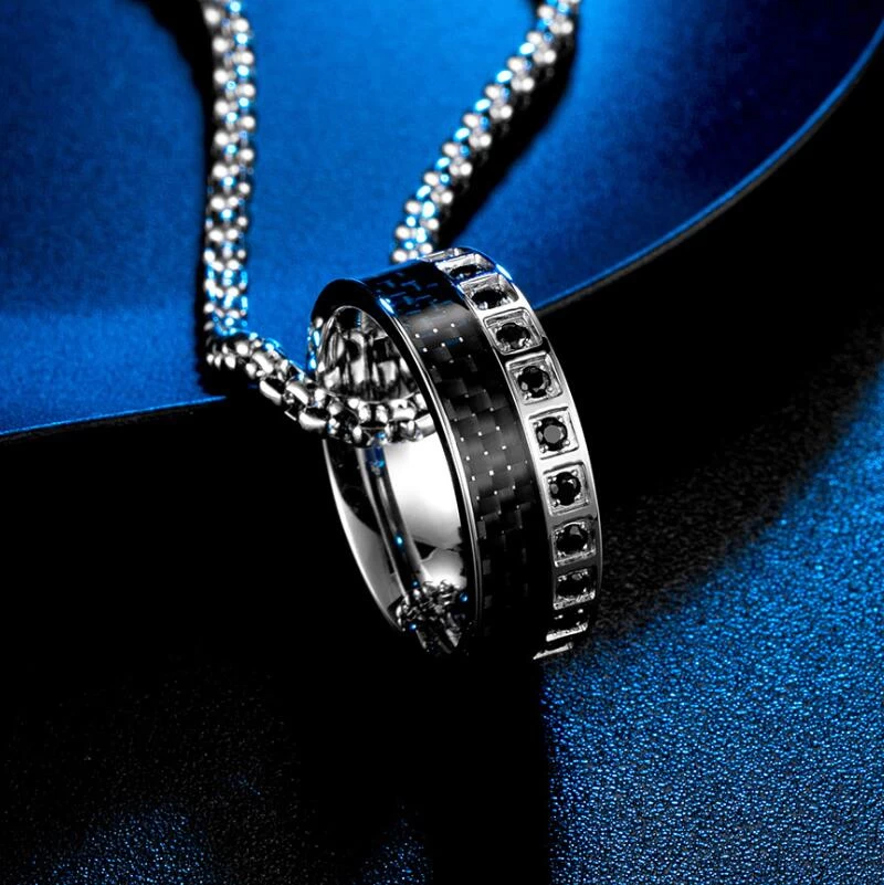 Bague en carbure de tungstène de tungstène de style le plus récent avec un cercle de fibre de carbone noir et de pierres noires de CZ sur un côté