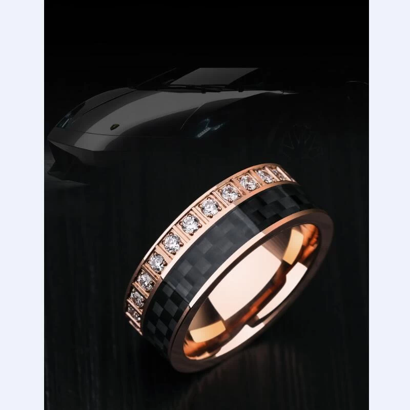Neueste Stil Herren Wolfram Ehering Rose Gold Wolframkarbidring mit einem Kreis von schwarzem Kohlefaser und weißen CZ-Steinen auf einer Seite
