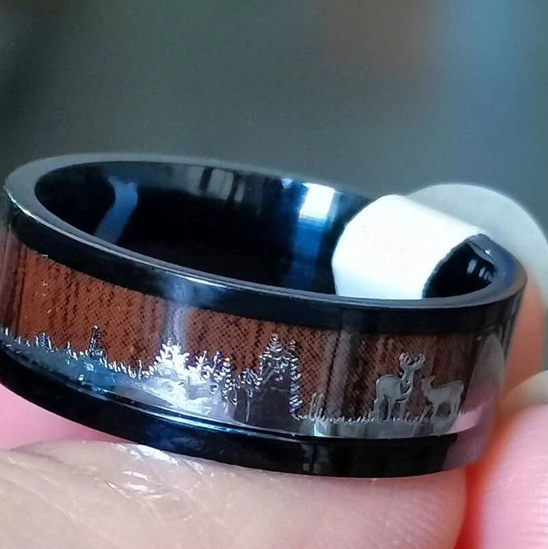 Bague en céramique noire personnalisée High Poli Koa Bois et bois de forêt Bandes de mariage en céramique Wolf Fashion Plain Céramique Bague Fabricant