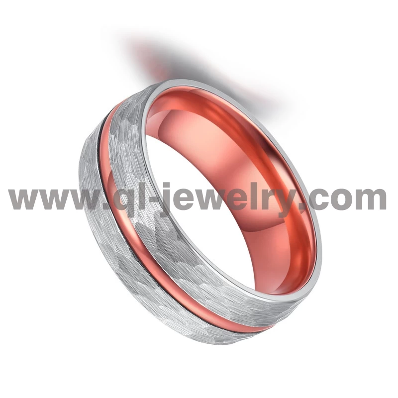 Chine Bandes de mariage étonnantes pour hommes de 8 mm Bague en carbure de tungstène martelé avec bande rouge et bande intérieure en aluminium rouge Fabricants