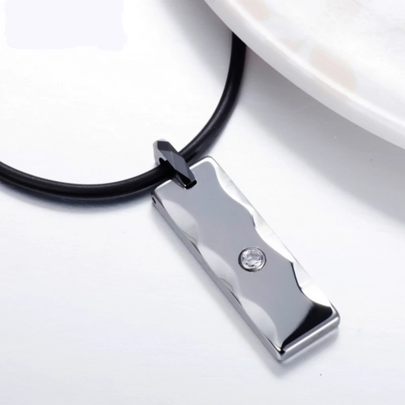 Beliebte Männer Modeschmuck Wolframkarbid Hundetikett für Männer mit 1 weißer CZ Stein Wolframkarbid Anhänger CZ Stein China Hersteller