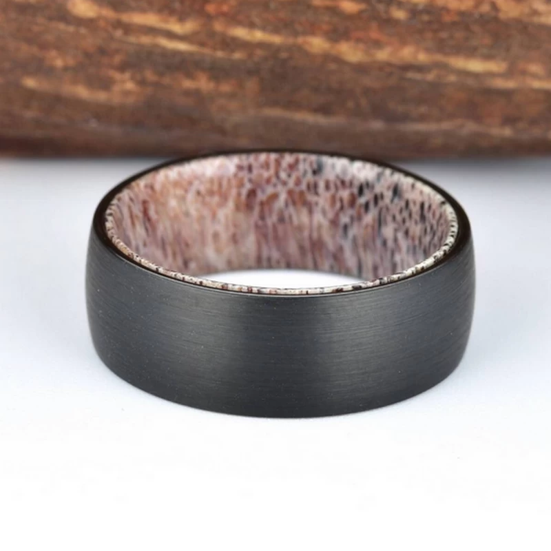 Incredibile anello in carburo di tungsteno nero a cupola a cupola a 8 mm con antler Inner Band Cina Produttore
