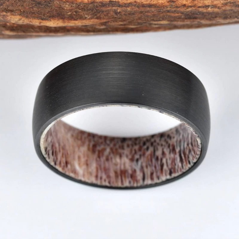 Incredibile anello in carburo di tungsteno nero a cupola a cupola a 8 mm con antler Inner Band Cina Produttore