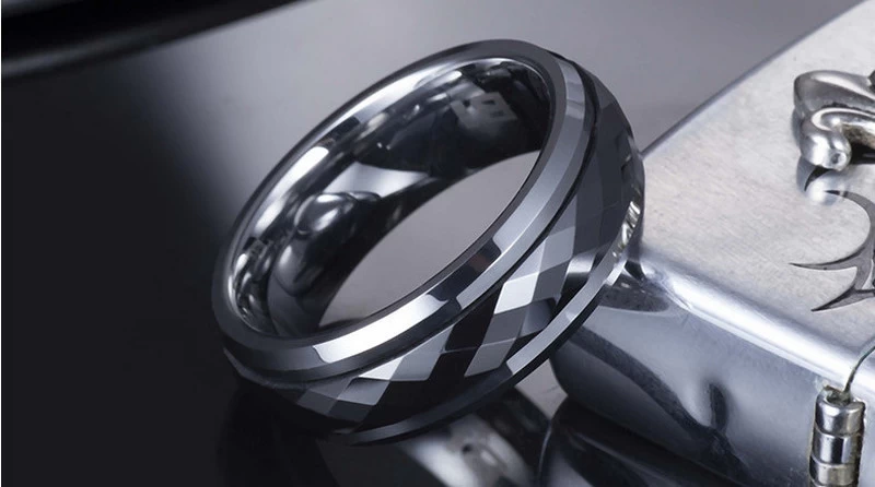 Hochwertige Wolfram- und Keramik-Eheringe gewölbter facettierter schwarzer Keramik- und Wolframkarbid-Ring-Spinner-Ring-China-Lieferant