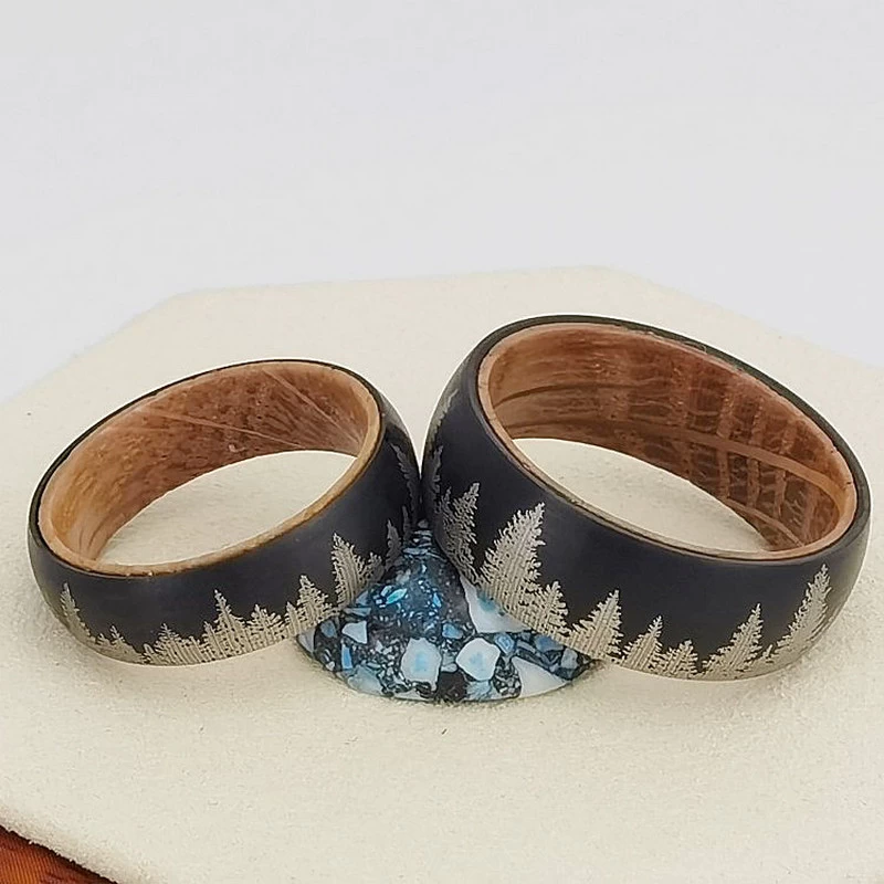 Cina Incredibile fedi nuziali da uomo in tungsteno da 8 mm con cupola in carburo di tungsteno spazzolato foresta e anello di legno di whisky barile