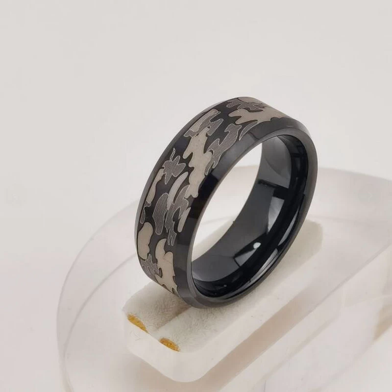 Anello in tungsteno in stock Popolare Anello in tungsteno nero lucido e laserato da 8 mm Produttore cinese