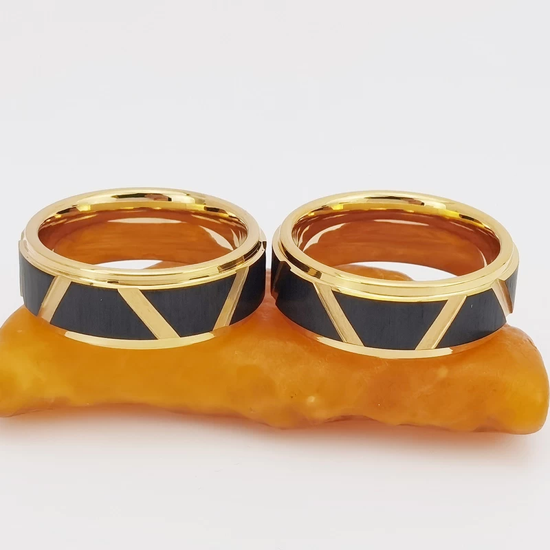 Wolframring auf Lager Beliebter 8 mm hochglanzpolierter und kreuzgebürsteter Wolframkarbidring mit flachen und gestuften Kanten in Schwarz und Gold mit Rillen China Hersteller