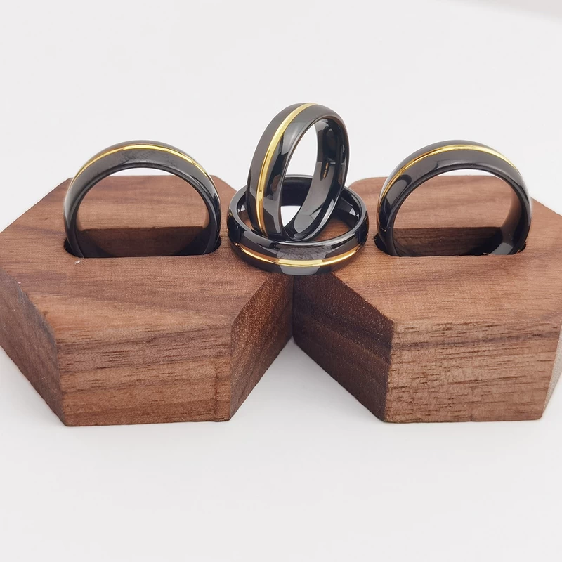 Wolframring auf Lager Beliebter 6 mm und 8 mm hochglanzpolierter gewölbter schwarzer Wolframkarbidring mit Gold Line China Hersteller