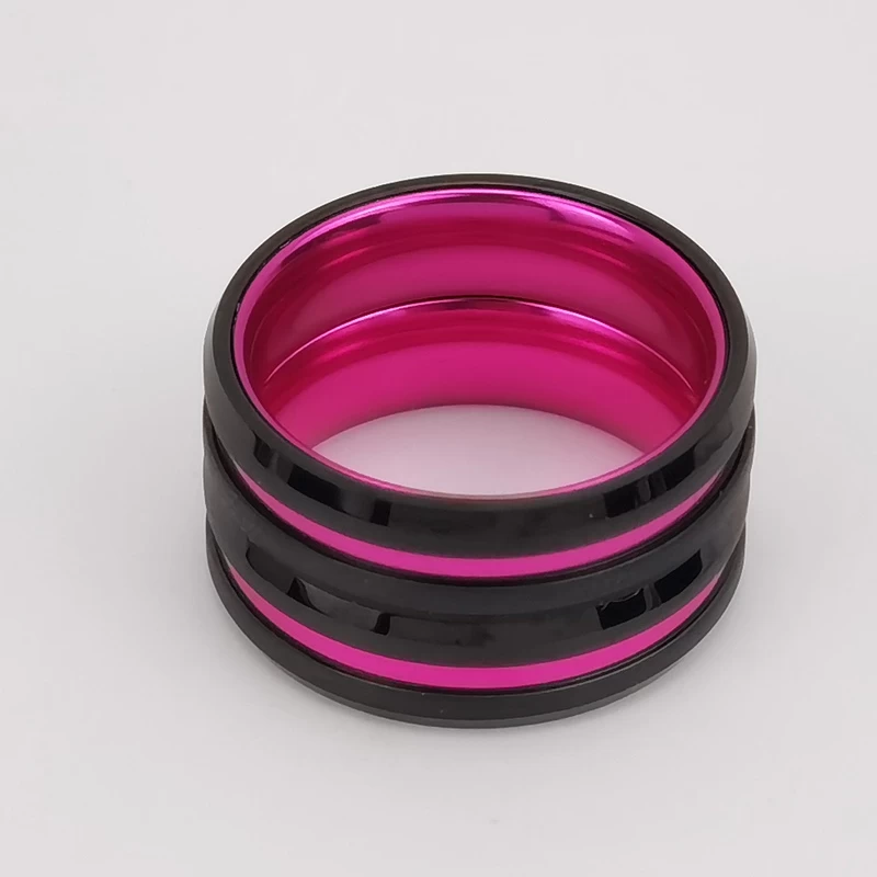 Anello di tungsteno in stock Popolare 8mm Alto lucido e spazzolato Bordi piatti e smussati Carburo di tungsteno nero e anello in alluminio viola Produttori cinesi
