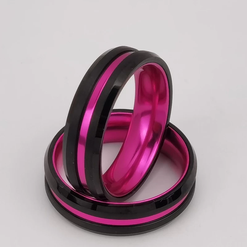 Anello di tungsteno in stock Popolare 8mm Alto lucido e spazzolato Bordi piatti e smussati Carburo di tungsteno nero e anello in alluminio viola Produttori cinesi