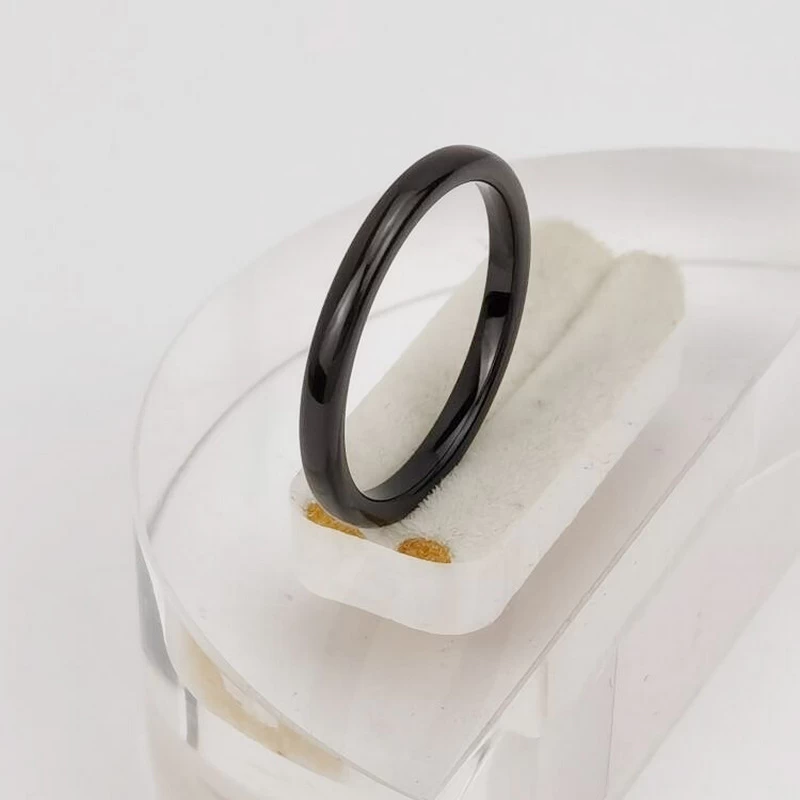 Wolframring auf Lager Beliebter 2 mm gewölbter schwarzer Wolframkarbidring Herren Eheringe China Hersteller