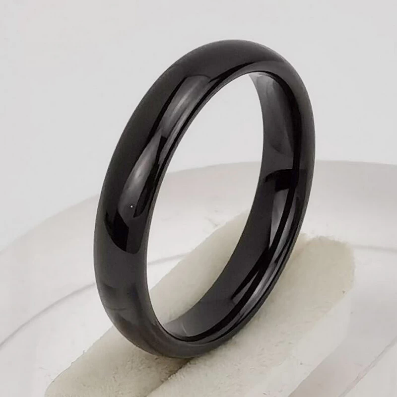 Wolframring auf Lager Beliebter 4 mm gewölbter schwarzer Wolframkarbidring Herren Eheringe China Hersteller