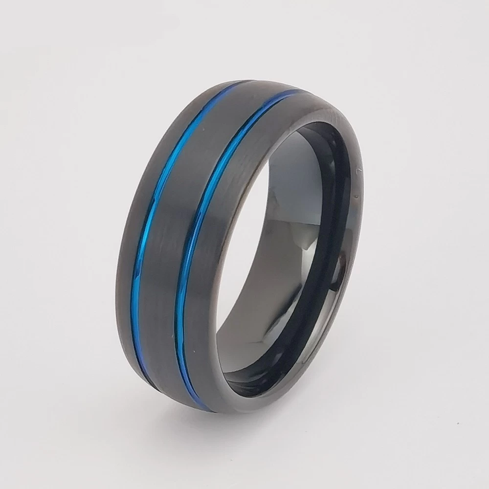 Anello di tungsteno in stock Popolare Anello in carburo di tungsteno nero e blu spazzolato a cupola da 8 mm con due linee blu Fedi nuziali da uomo bicolore Cina Produttore