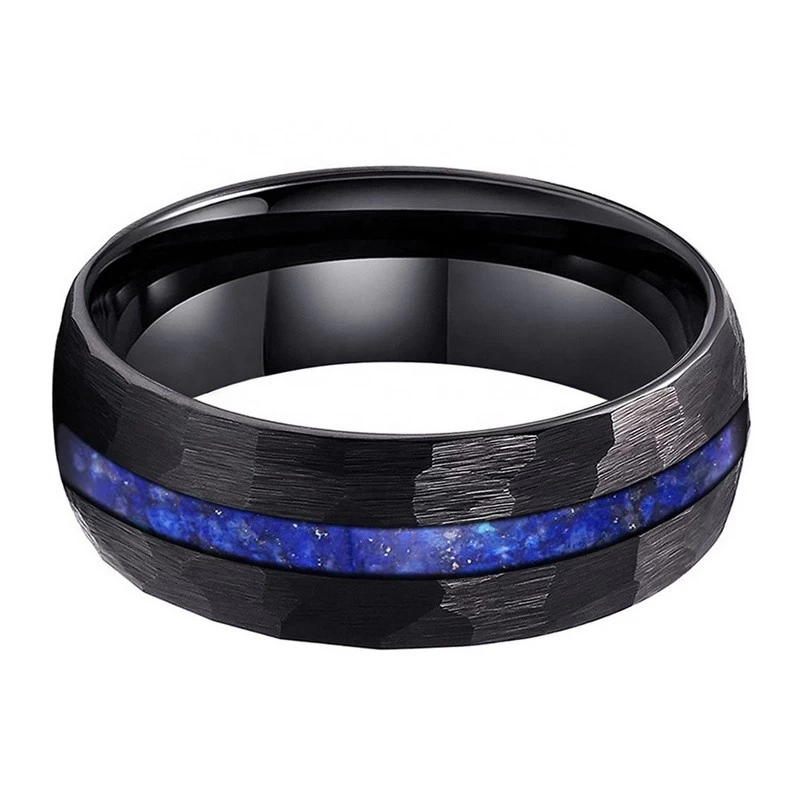Einzigartige und erschwingliche Wolfram-Hochzeitsbänder 8 mm gewölbter und gehämmerter schwarzer Wolframkarbidring mit Crushed Lapis Inlay China Hersteller