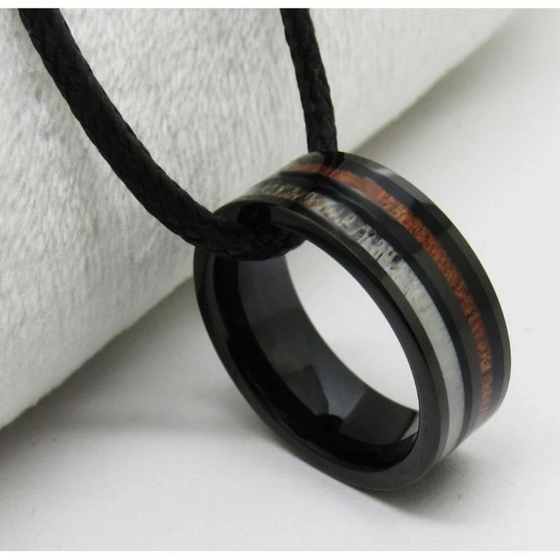 Chine Anneau de tungstène en stock Anneau en carbure de tungstène noir plat poli de 8 mm avec incrustation de bois et de bois de cerf et d'acajou Fabricants