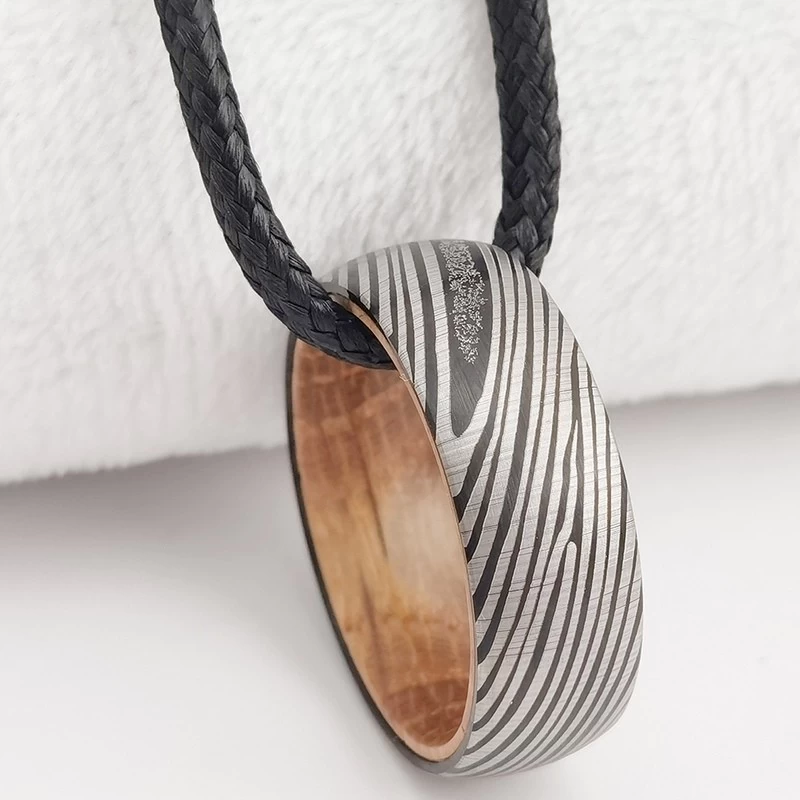 Anello di tungsteno in stock Fedi nuziali da uomo di alta qualità e convenienti Damasco con cupola laserata in carburo di tungsteno e anello in legno Fornitore della Cina