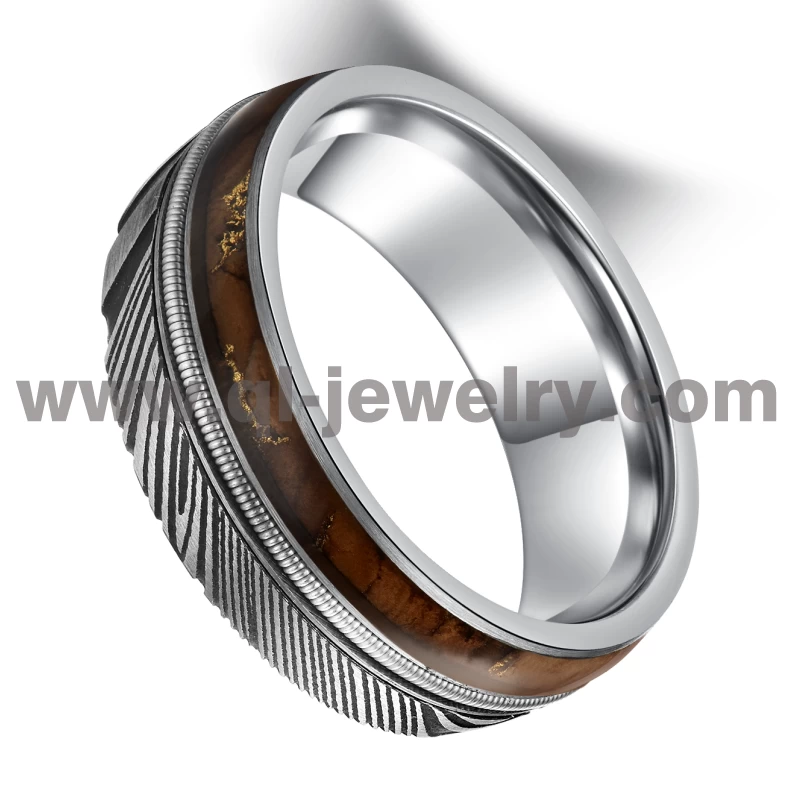 Cina Fedi nuziali in acciaio damasco perfette e uniche Anello in acciaio damasco e tungsteno con corde in legno e chitarra e intarsio in lamina Produttori cinesi