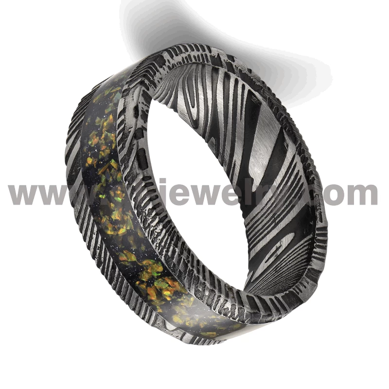 Cina Fedi nuziali in acciaio damasco nero di design più recente Anello in acciaio damasco nero piatto da 8 mm con opale giallo e inserto in pietra arenaria nera Produttori
