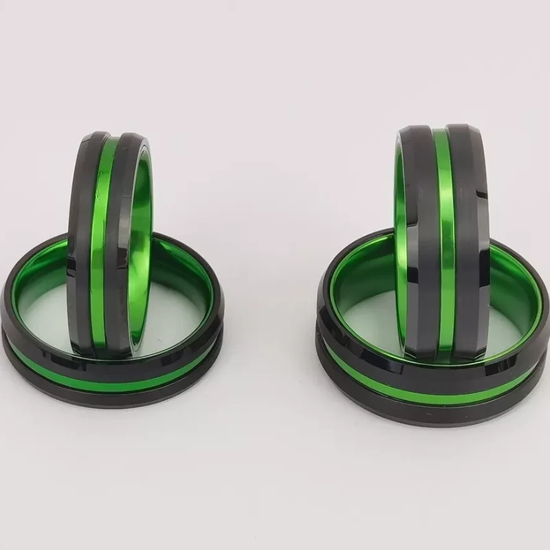 Chine Anneau de tungstène en stock Populaire 8 mm de haut poli et brossé Bords plats et biseautés Carbure de tungstène noir et anneau en aluminium vert Fabricants
