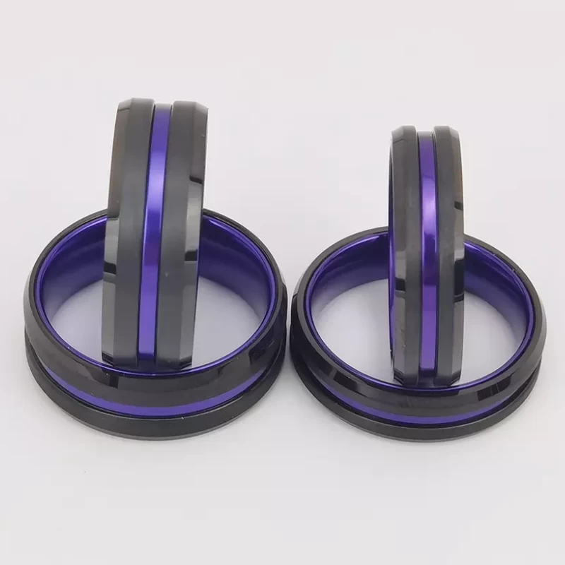 Chine Anneau de tungstène en stock Populaire 8 mm de haut poli et brossé Bords plats et biseautés Carbure de tungstène noir et anneau en aluminium violet Fabricants