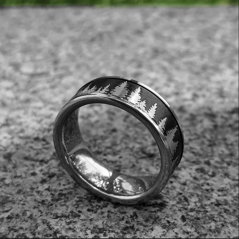 Chine Bague en carbure de tungstène de haute qualité et abordable Anneau de montagne de la Forêt-Noire Paysage laser Bandes de mariage en tungstène pour hommes Fabricants