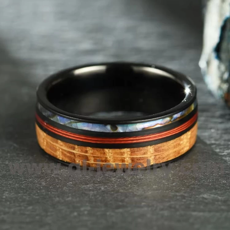Cina Alta qualità e moda conveniente Nuovo design Lenza rossa e cinturino in tungsteno con inserto in abalone per uomo Anello in legno con botte di whisky Produttori