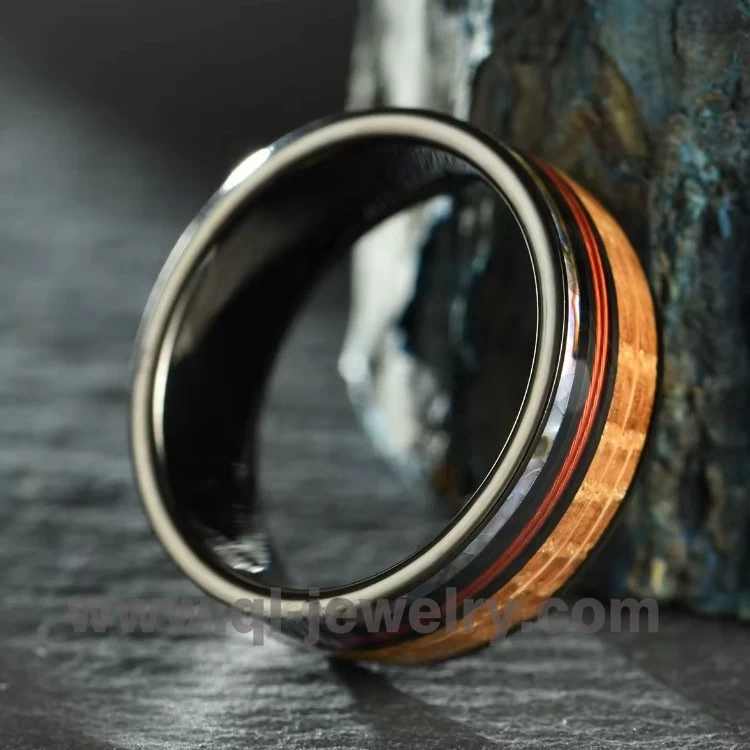 Cina Alta qualità e moda conveniente Nuovo design Lenza rossa e cinturino in tungsteno con inserto in abalone per uomo Anello in legno con botte di whisky Produttori
