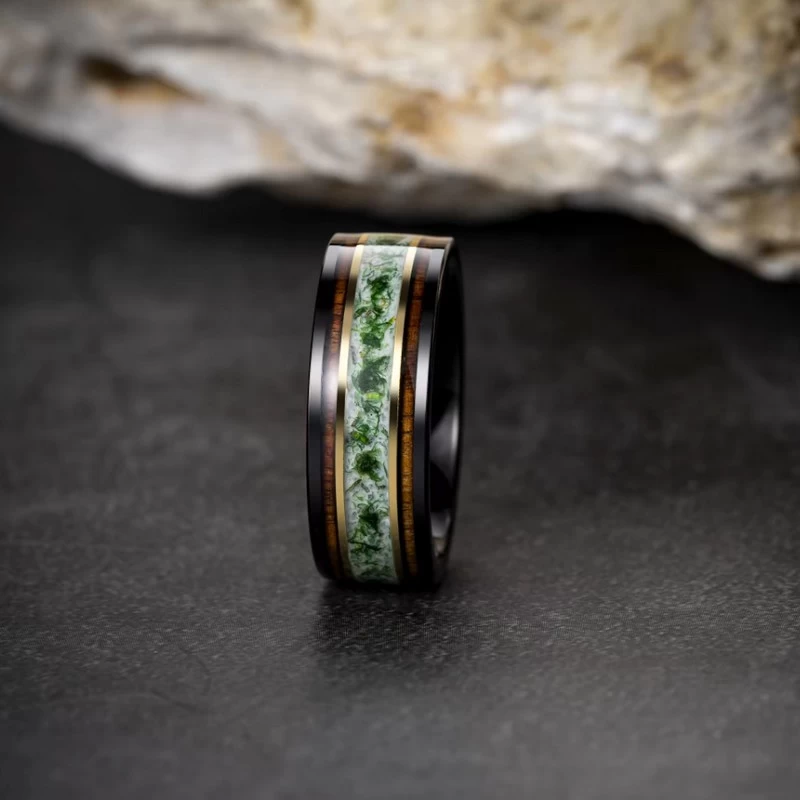 Chine Bague de mariage en tungstène plaqué noir avec incrustation de mousse verte de 8 mm, polie de 8 mm, nouvelle conception, fabricant chinois