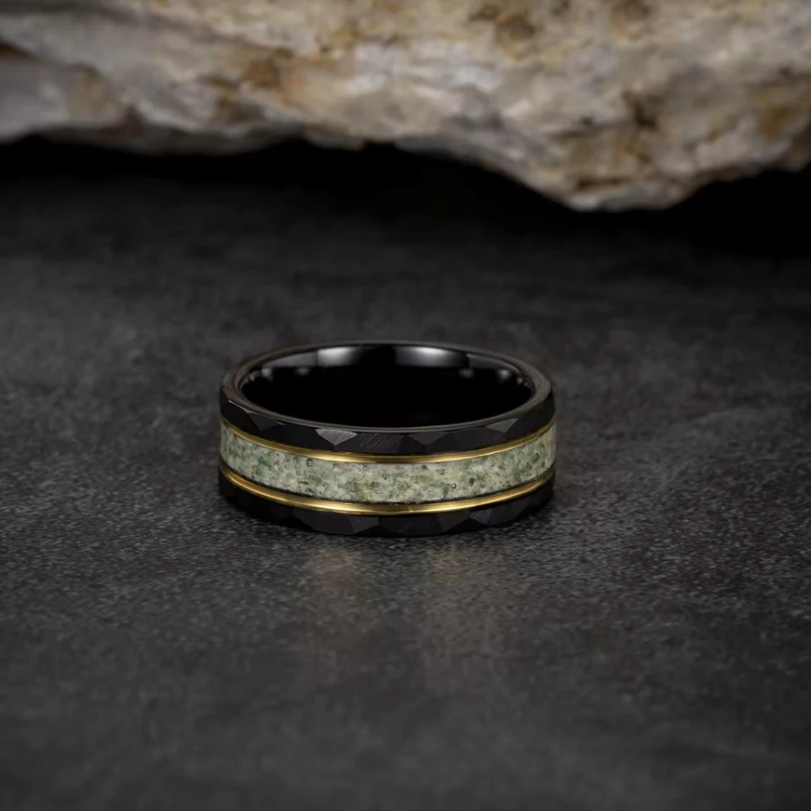 Newest Design High Polished and Hammered 8mm Moss Agate Inlay Black and Gold Plated Tungsten Wedding Ring for Men China Manufacturer