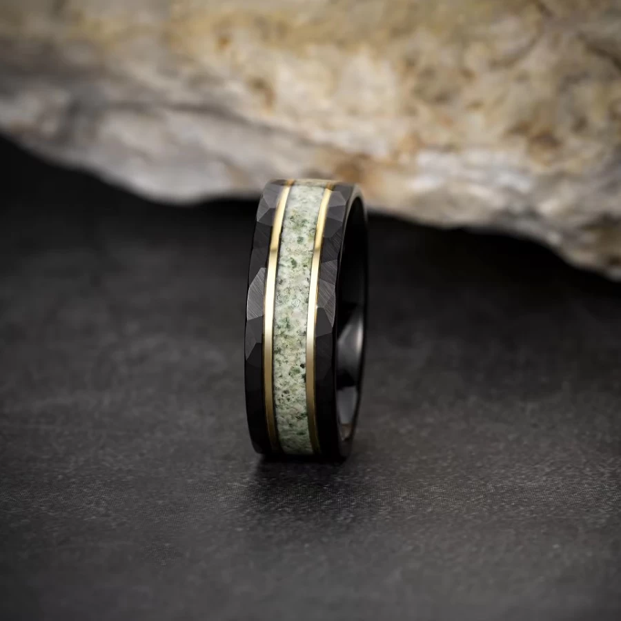 Newest Design High Polished and Hammered 8mm Moss Agate Inlay Black and Gold Plated Tungsten Wedding Ring for Men China Manufacturer