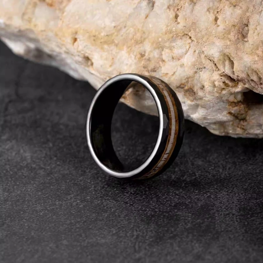 Newest Design 8mm Tungsten Carbide Ring Deer Antler and Whisky Barrel Wood Black Tungsten Ring with Hammered Sides China Supplier