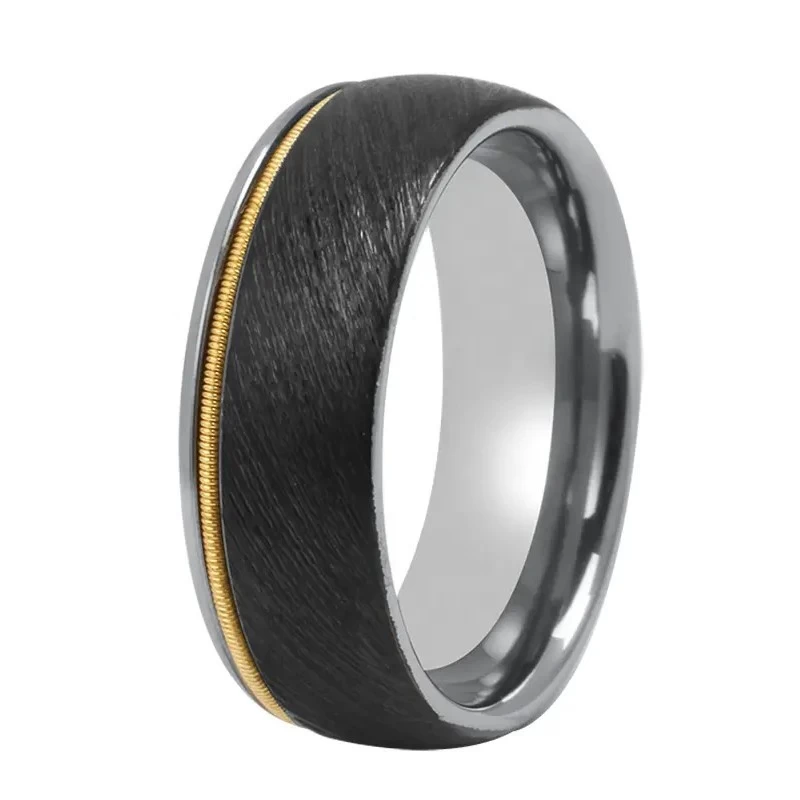 Zweifarbiger Mix aus gebürstetem, schwarz plattiertem Wolframcarbid-Ring mit goldener Gitarrensaiten-Einlage, chinesischer Hersteller