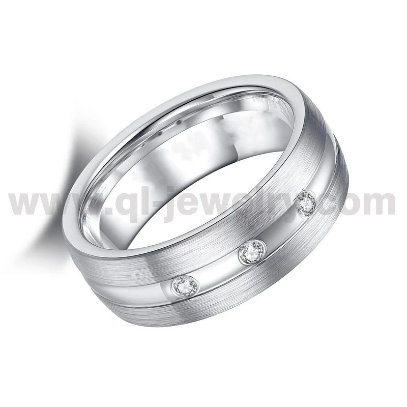 2024 Neue Designs 8 mm gewölbter gebürsteter Kobalt-Chrom-Ring mit 3 CZ-Steinen vom Channel China-Hersteller