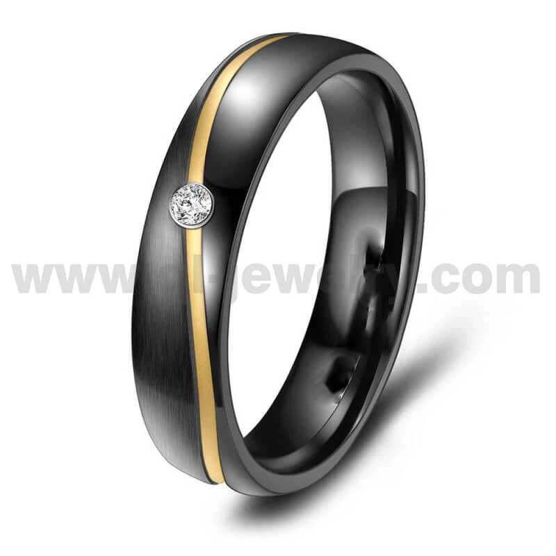 Anillos de pareja de titanio negro con centro curvo de oro de 4,5 mm con incrustaciones de piedras CZ Proveedor de China
