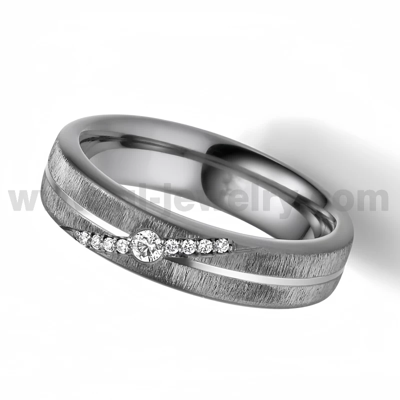 Anneaux de couple en tantale pur en métal rare 6 mm effet bois poli et brossé Anneau de tantale pur réglé avec des pierres CZ Chine Fabricant