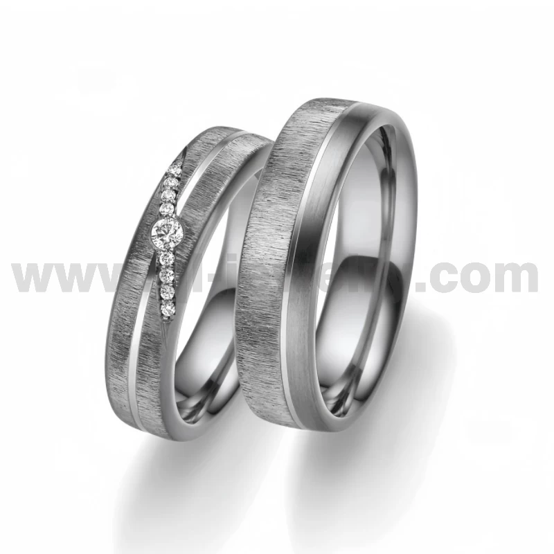 Anneaux de couple en tantale pur en métal rare 6 mm effet bois poli et brossé Anneau de tantale pur réglé avec des pierres CZ Chine Fabricant